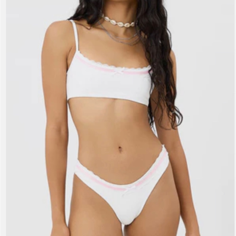 Frankie’s Bikkinni x Gigi sharif collab Dallas waffle bikinni